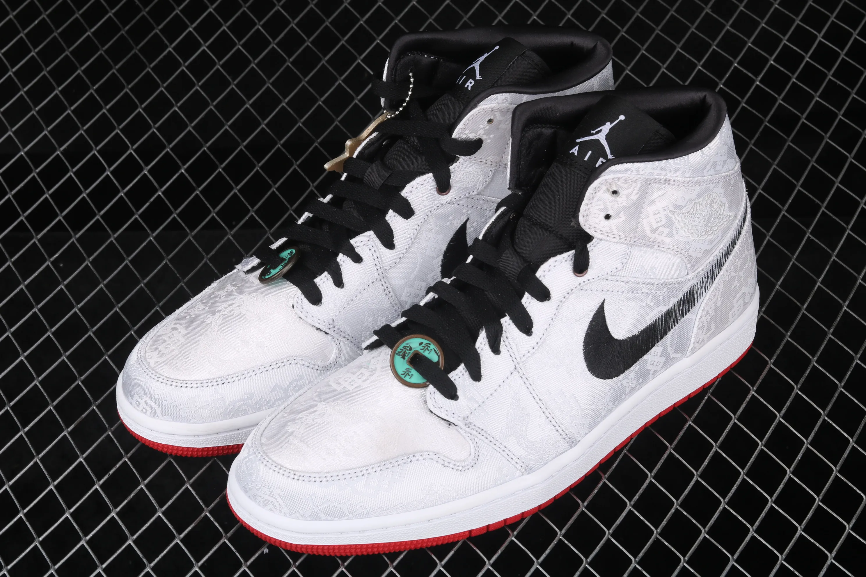 All categories Air Jordan Jordan series basketball shoes Air Jordan 1 Mid pure original version CLOT x Air Jordan 1 Mid "Fearless" AJ1 Joe 1 mid-top white silk CU2804-100